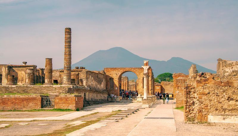 Vista de Pompeia e o Vesúvio