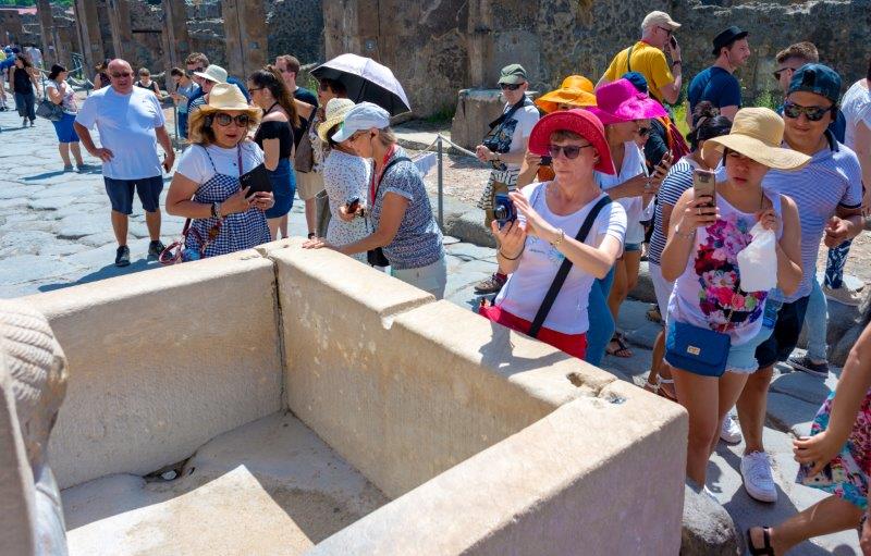 Turistas em Pompeia