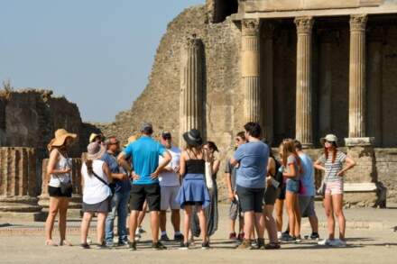 A que horas são as visitas guiadas em Pompeia?